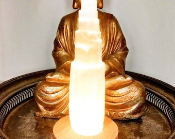 Seleniettoren met houten lampvoet - kristallen lamp - selenietlamp - selenietkristallen lamp - lichtenergie - 15 cm