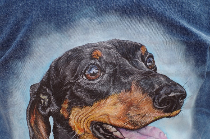 Kundenspezifische Jeansjacke. handbemalte Jacke mit Hundeportrait. Dackel Geschenke Bild 9