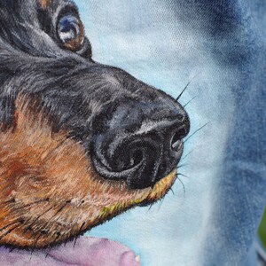 Kundenspezifische Jeansjacke. handbemalte Jacke mit Hundeportrait. Dackel Geschenke Bild 7