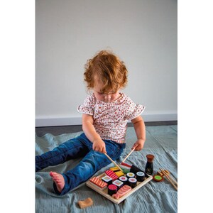 Ensemble de sushi en bois pour enfants Laser personnalisé avec nom Accessoires de cuisine jouets, accessoires de cuisine ludiques et ensembles de jeux pour enfants image 4