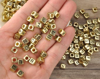 100個ミックススクエアレタービーズアルファベットキューブまたは