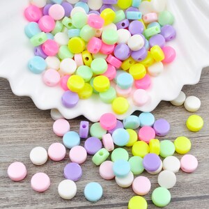 300 stks/pak 8 mm acryl pastel ronde kralen, kleine platte ronde snoepkleur schijfvormige kralen, plastic afstandskralen, ketting/armbandkralen
