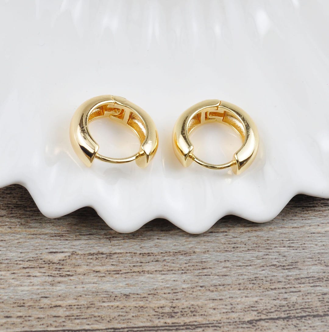 Orecchini a cerchio Huggie da 14 mm in oro 18 carati - Orecchini a cerchio da 14 mm con zirconi incastonati - 1 paio per ordine - Italia
