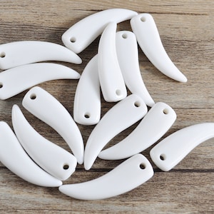 Acrylic tooth supply, 10-100Pcs Acrylic White sharp animal teeth Pendant, Resin fangs, fang,wolf tooth Charm,39x12mm