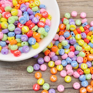 Conjunto de 300 peças, contas de números, contas de acrílico ou resina redondas de arco-íris de 7 mm, contas espaçadoras, contas de números mistos para colar, pulseira, joias faça você mesmo