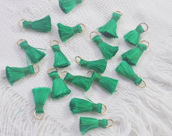 10/20/50/100pcs 2cm Green silk tassels,Small silk tassels,silky thread tassels,mini tassel,tassels charm for jewelry making,Wholesale--105#