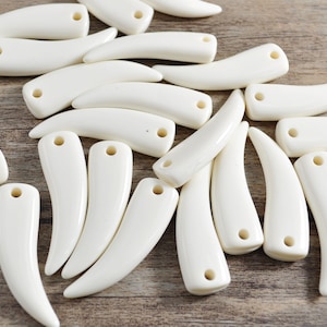 Suministro de dientes acrílicos, 10-100Pcs Marfil acrílico dientes afilados de animales Colgante, Colmillos de resina, colmillo, diente de lobo Charm, 39x12mm