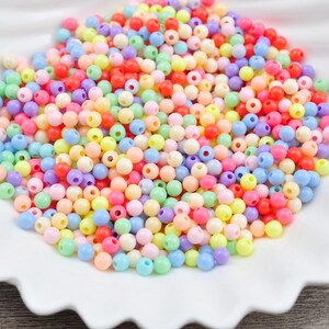 Kleurrijke ronde tussenkralen, zeer kleine ronde acrylkralen van 4 mm, kauwgom kauwgom plastic kralen, kleine kralen, set van 200/400/1000 stuks