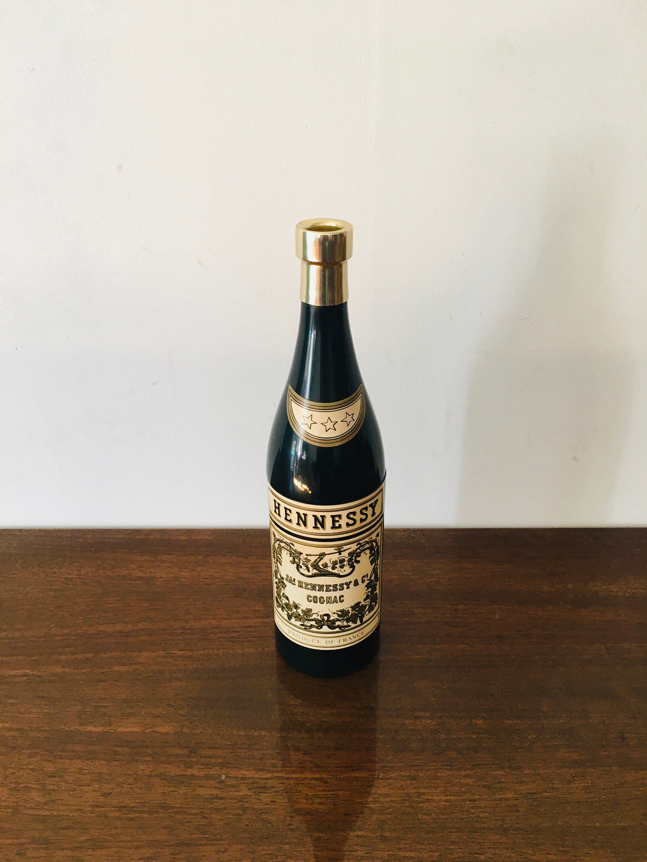 hennessy bottle cigarette dispenser Distributor Cigarettes Bottle of Cognac Hennessy Music box display little  cigars