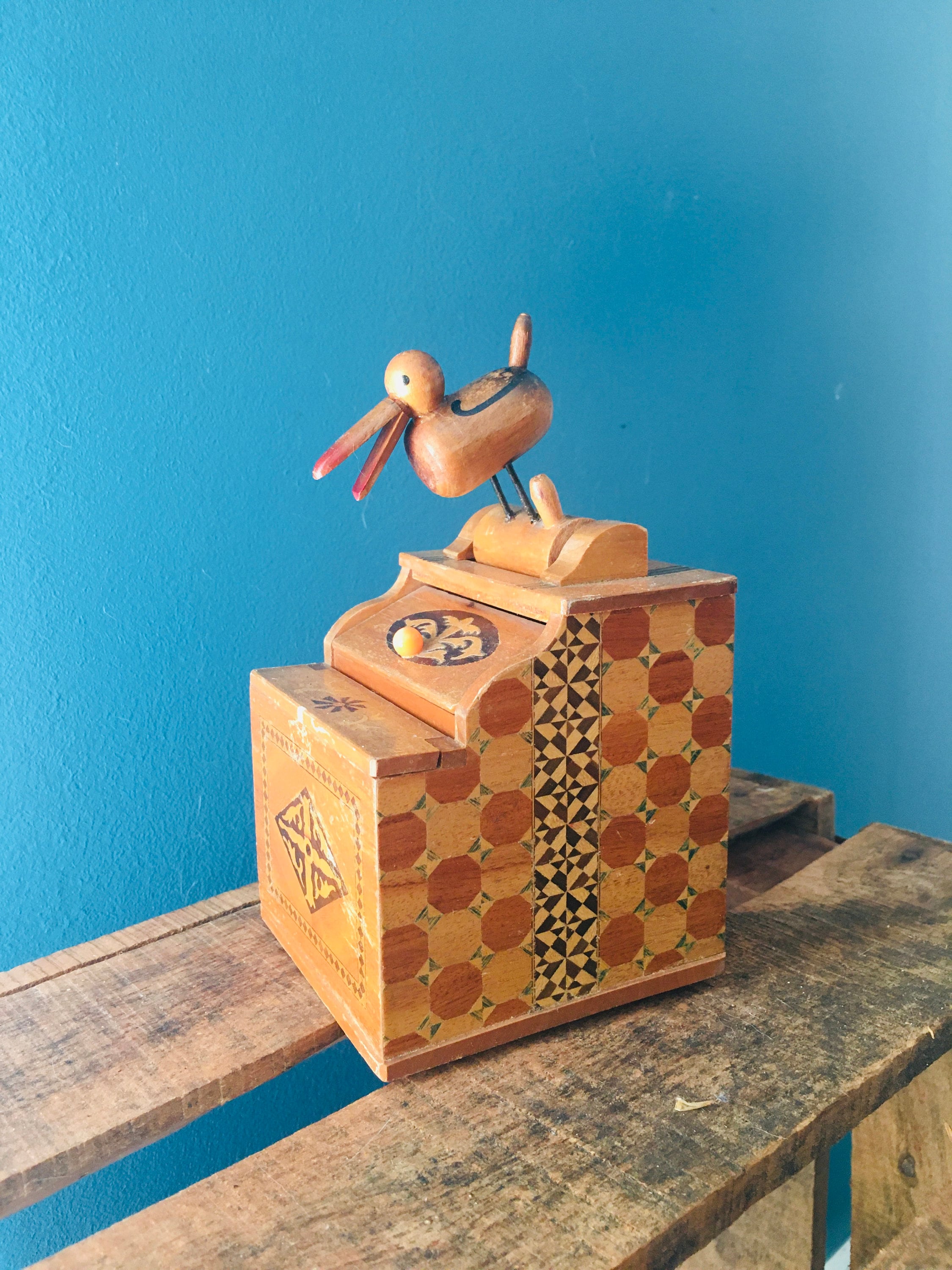 Cigarette Dispenser 1960 Bird. Cigar Display Cigarillos