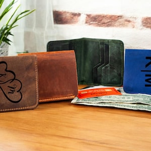 Carteras personalizadas grabadas para hombres, billetera personalizada para hombres, billetera de cuero para hombres, regalo escrito a mano para él, tarjetero de cuero minimalista