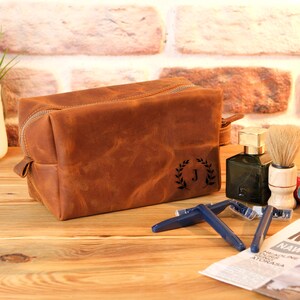 Personalized Fathers Day Gift, Personalized Leather Dopp Kit, Customized Groomsmen Gifts Bag, Boyfriend Gift, Anniversary Gifs for Him