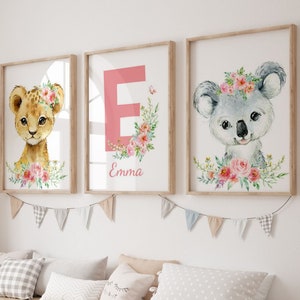 Decoración de la habitación del bebé y del niño Animales de la selva - Regalo de nacimiento de la niña - Póster con nombre personalizado - Póster temático de la selva