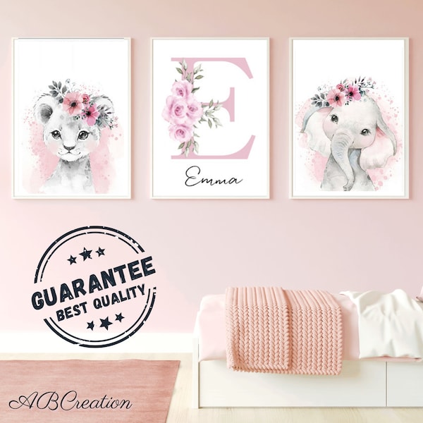 Set mit 3 personalisierten Postern – Geschenk zur Geburt – Dekoration für Babyzimmer – Initiale Blumenmädchen – Triptychon mit Savannentieren