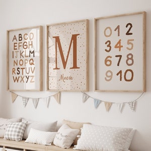 Set mit 3 personalisierten Alphabet- und Vornamen-Postern – Babyzimmer-Dekoration im Terrakotta-Stil – Verspieltes Poster – Regenbogen-Sonnenwolke