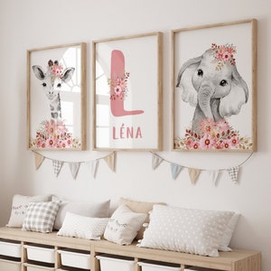 Décoration Chambre Fille - Tableau Animaux de la Jungle Rose - Set 3 Affiches avec Initiale Fleurie et Prénom  - Cadeau Naissance - Baptême
