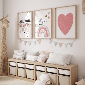 Poster arcobaleno pastello e nome personalizzato - Decorazione per la cameretta della neonata - Illustrazione di arcobaleno e cuore - Regalo di nascita