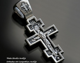 Red en bescherm Russisch-orthodox-christelijk kruisbeeld. Sterlingzilver 925. Elizaveta Factory Sint-Petersburg
