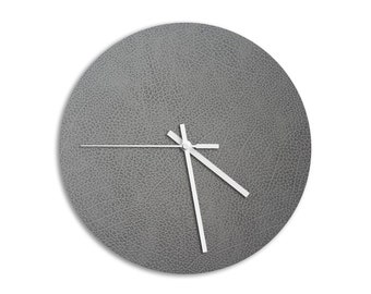 Horloge murale en métal silencieux en cuir gris - Cuir recyclé - OEKO-TEX®