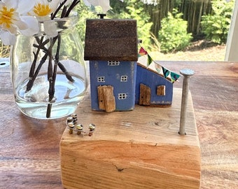 Miniaturowe dekoracyjne drewniane domki, małe kolekcjonerskie domki z odzyskanego drewna, dekoracje plażowe, unikatowy ręcznie robiony prezent, rustykalny wystrój domu