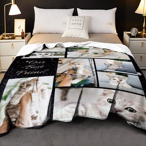 Puede incluir: Una manta de franela en blanco y negro con un collage de fotos de gatos. La manta tiene el texto "Our Best Friend".