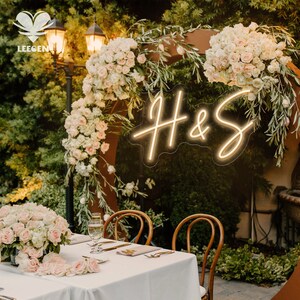 Iniziali con nome al neon Decorazione per matrimonio personalizzata, Decorazione da parete per matrimonio con segnale LED personalizzato, Decorazione per camera con insegna al neon per matrimonio, Regali personalizzati con insegna a LED immagine 2