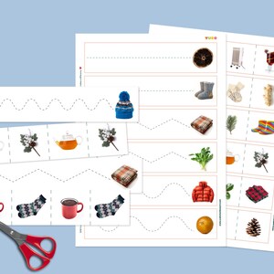 Könnte beinhalten: Lehrreiche Arbeitsblätter zum Thema Winter mit Illustrationen einer blauen Strickmütze, Teekannen, Socken, Tassen und anderen Winterartikeln. Eine rote Schere befindet sich im Vordergrund. Die Blätter haben gestrichelte Linien zum Üben des Schneidens.