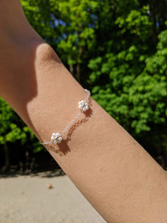 Daisy Pearl Bracelet Flower Bracelet Dainty Pearl Bracelet