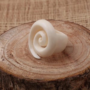 Simple Spiral Bone Ring, Bone Carving, Handcarved Ring, Handmade Jewelry, Bone Accessories, Bali Jewelry, B33