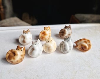 Handmade Polymer Clay Cat Brooch: Custom Tabby Spotted Cat Pin 20x20x15 mm