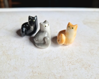 Custom cat figurine: Personalized Sitting cat Sculpture from photo, Pet loss gift