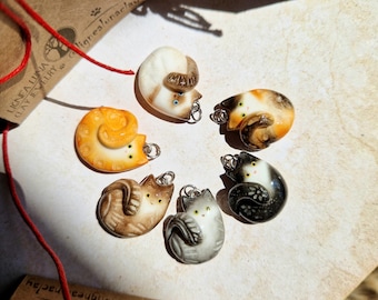Custom Cat Portrait Pendant: Curled Up Polymer Clay Charm (20x20x10 mm)