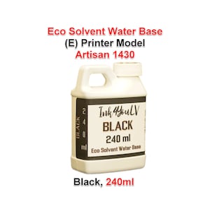 Puede incluir: Una botella de plástico blanco de tinta negra con asa y tapón de rosca. La etiqueta dice "Ink 4YouLV BLACK 240 ml Eco Solvent Water Base". También es visible el texto "Eco Solvent Water Base (E) Printer Model Artisan 1430".