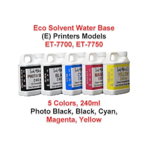 Puede incluir: Cinco botellas de tinta de impresora en negro foto, negro, cian, magenta y amarillo. Cada botella contiene 240 ml de tinta y es compatible con las impresoras Epson ET-7700 y ET-7750. Se muestra el texto "Eco Solvent Water Base".