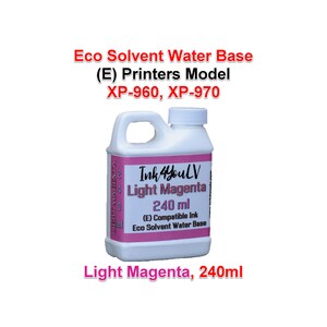 Könnte beinhalten: Eine weiße Kunststoffflasche mit "Light Magenta" Tinte für Drucker, mit einem rosa Etikett und dem Text "Ink 4YoulV". Die Flasche enthält 240 ml Tinte und ist kompatibel mit den Druckermodellen XP-960 und XP-970.