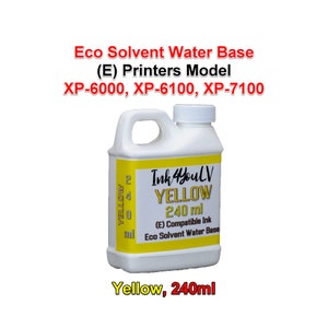 Może przedstawiać: Biała plastikowa butelka z żółtym tuszem do drukarek. Etykieta głosi "Ink4youLV YELLOW 240 ml (E) Compatible Ink Eco Solvent Water Base." Na butelce znajduje się również napis "Yellow, 240ml" oraz "Eco Solvent Water Base (E) Printers Model XP-6000, XP-6100, XP-7100."