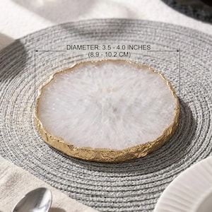 White agate coaster size guide showing 3.5 to 4.0 inches diameter measurement on woven mat