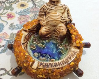 Vintage ashtray decorated with amber