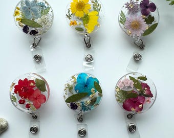 Real Pressed Flower Badge Reel, Cute Nurse Teacher Coworker Gift, Handmade Floral ID Holder, Botanical Gift, Unique Floral Office Accessory