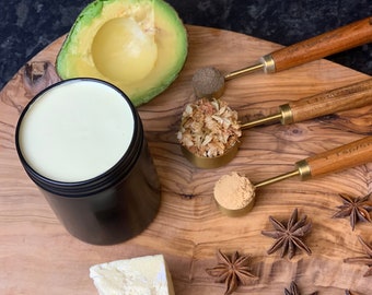 Mantequilla corporal batida de anís estrellado e incienso con caléndula, jazmín y vitamina E