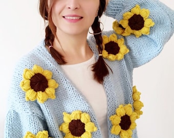 Chunky cropped floral cardigan, Oversize flower knitted sweater, Oversize wool cardigan with daisies, Hand-Knitted Oversized Daisy Sweater