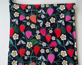 Strawberry and Vines heat reflective pot holder