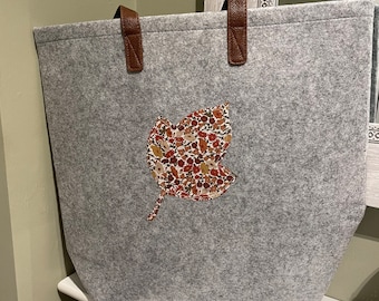 Liberty Poppy Forest light grey felt tote bag, PU handles