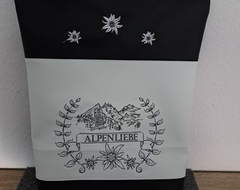 Handmade Foldover, Umhängetasche, Schultertasche, Rucksack , in 3 Größen, veganen Leder in Wunschfarben mit Alpenliebe bestickt