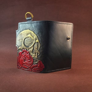 Handmade Leather Wallet with Skull and Roses Engraving | Gothic Alternative Style | Unique Leather Art Gift
