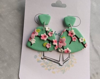 The "Bonnée" Collection polymerclay earrings. Dangle drop earrings, Polymerclay cherry blossom pattern. Trapezoid or circular earrings