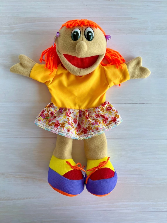 Marionnette à main Latina Ginger Girl Full Body avec bouche mobile