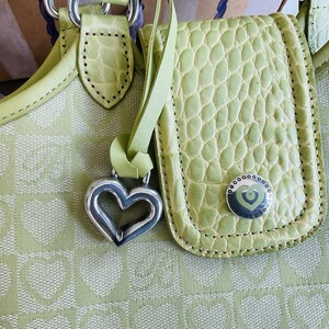 NIB Brighton Rare Vintage Lime Green 90's Small Shoulder/ Hand Bag With Charm afbeelding 3