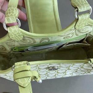 NIB Brighton Rare Vintage Lime Green 90's Small Shoulder/ Hand Bag With Charm afbeelding 5