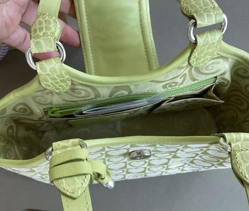 NIB Brighton Rare Vintage Lime Green 90's Small Shoulder/ Hand Bag With Charm afbeelding 5